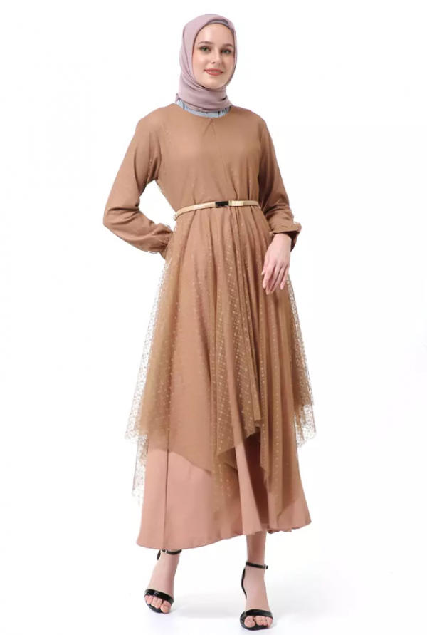 Gamis dengan sabuk lebar yang elegan